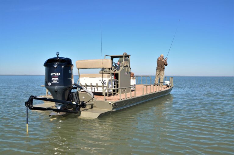 Big Shell custom aluminum boat built by Boat Right Marine in Alvin, Texas, photo 2
