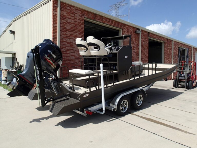 Big Shell custom aluminum boat built by Boat Right Marine in Alvin, Texas, photo 3