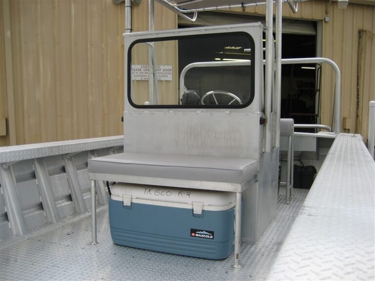 Work Boats custom aluminum boat built by Boat Right Marine in Alvin, Texas, photo 12
